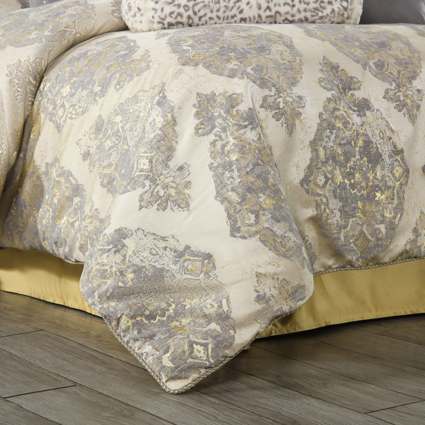 Rome-Damask-Luxury-Bedding-Set