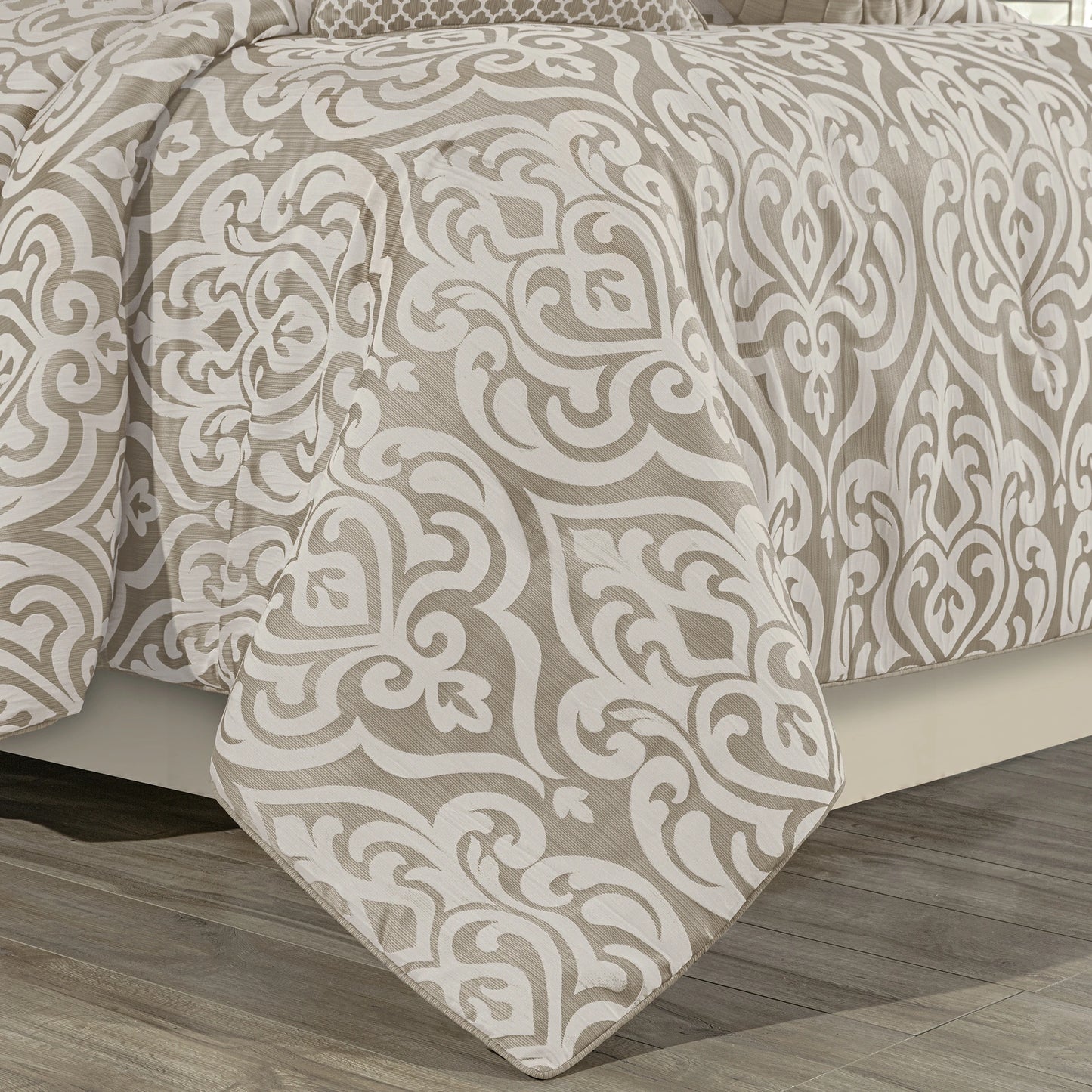 Beige Norwich Modern Bedding Set