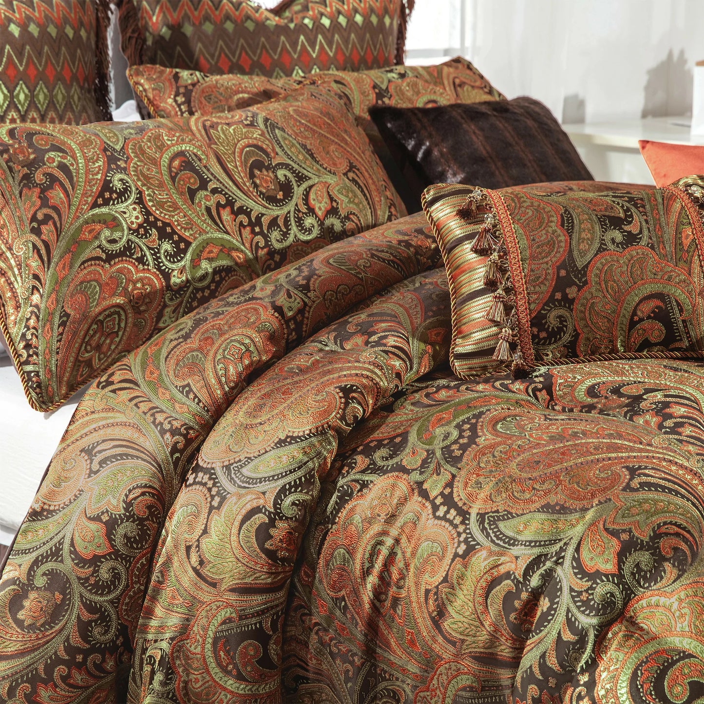 Twilight Paisley Jacquard Bedding Set