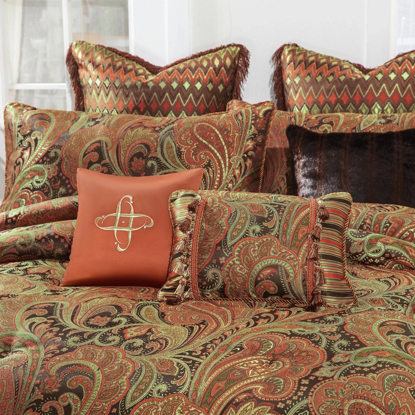 Twilight Paisley Jacquard Bedding Set